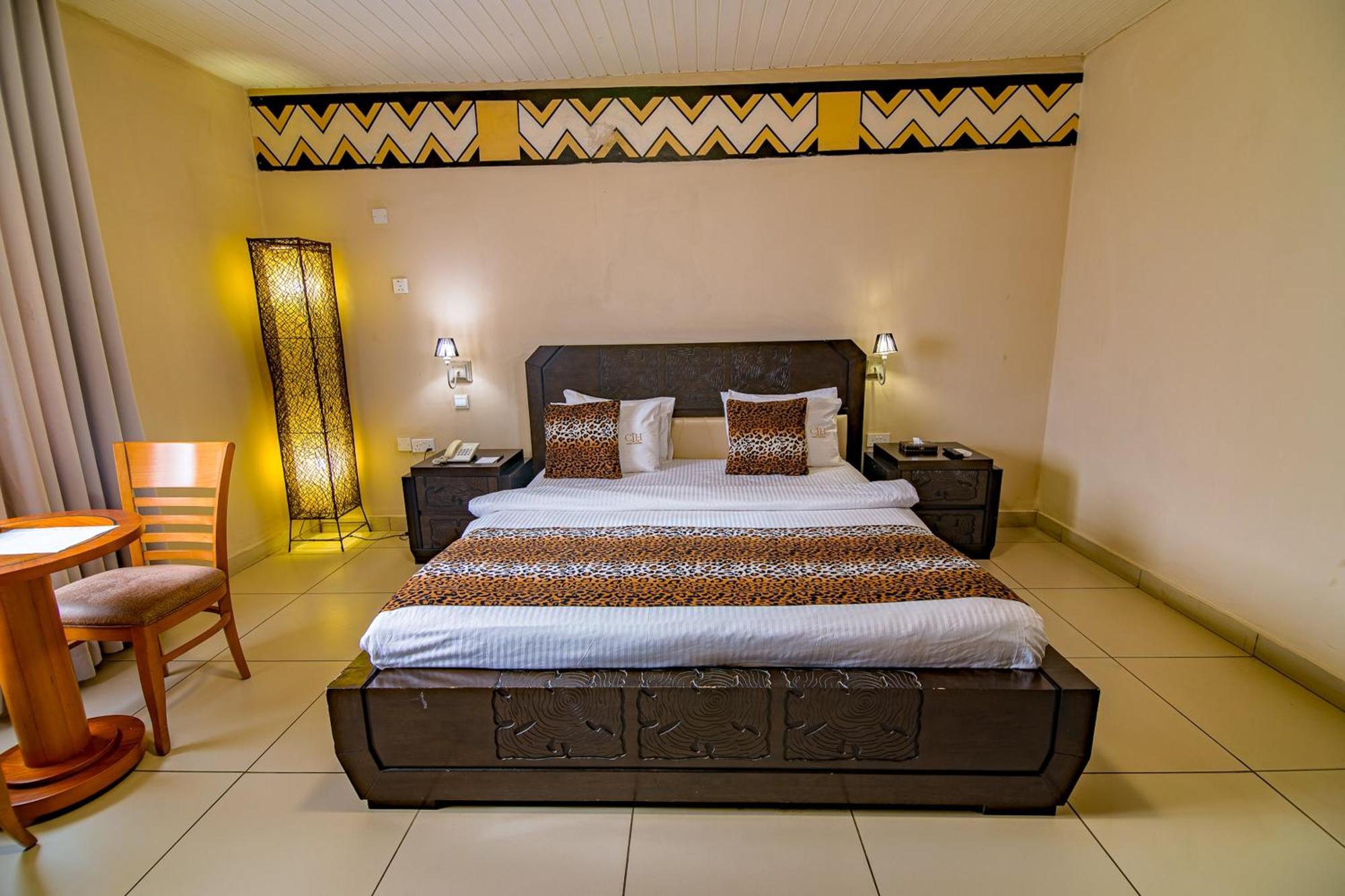 The Country Lodge Hotel Freetown Bagian luar foto
