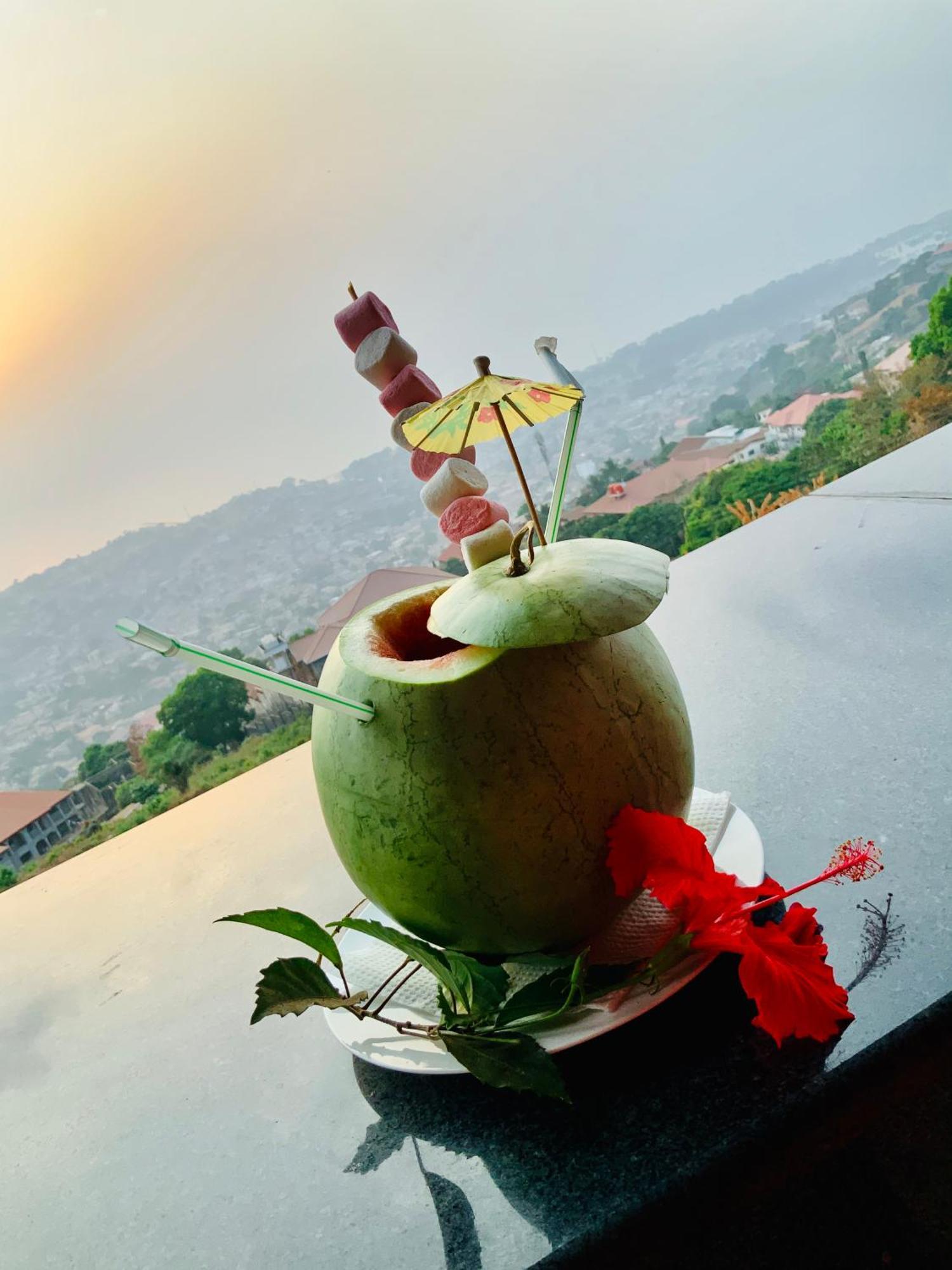 The Country Lodge Hotel Freetown Bagian luar foto