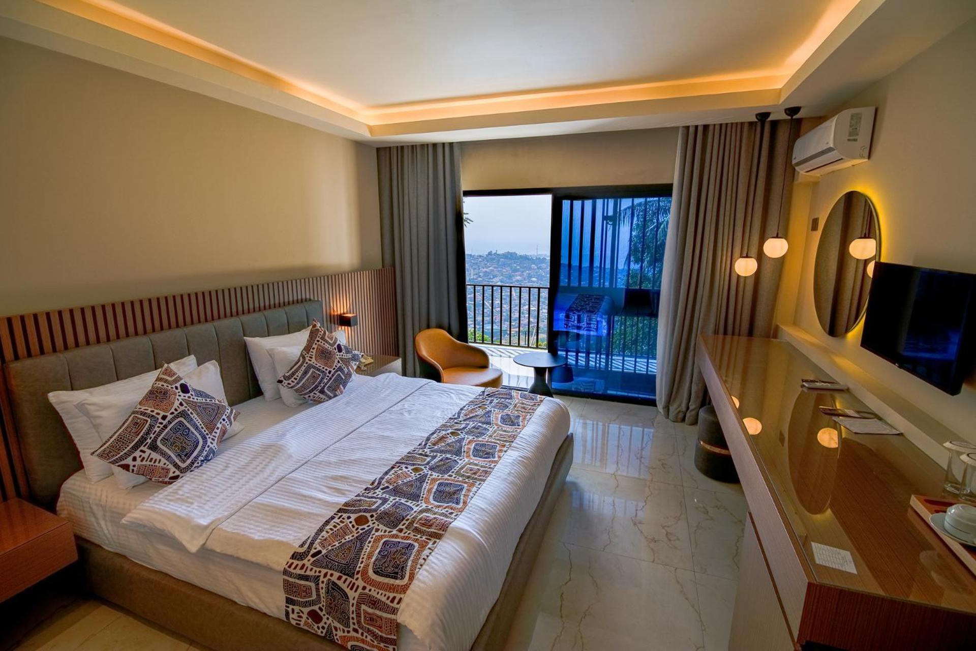 The Country Lodge Hotel Freetown Bagian luar foto