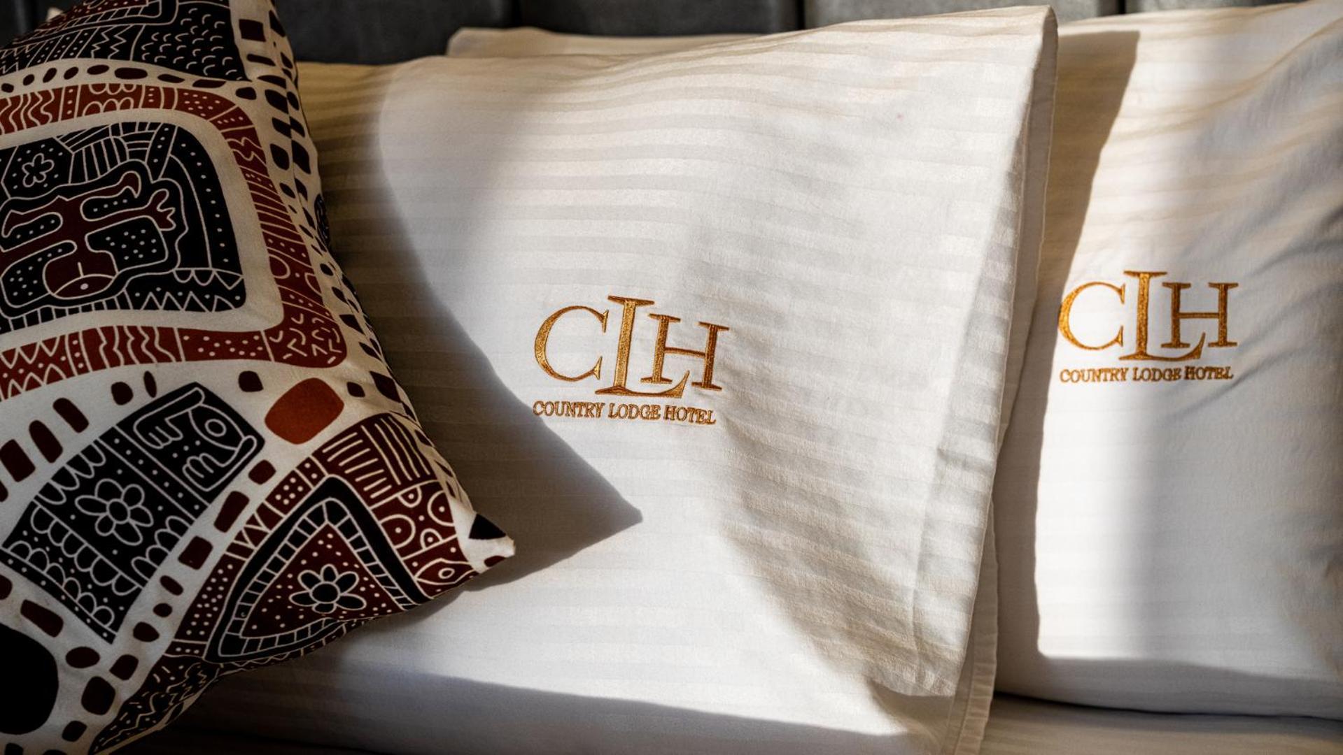 The Country Lodge Hotel Freetown Bagian luar foto