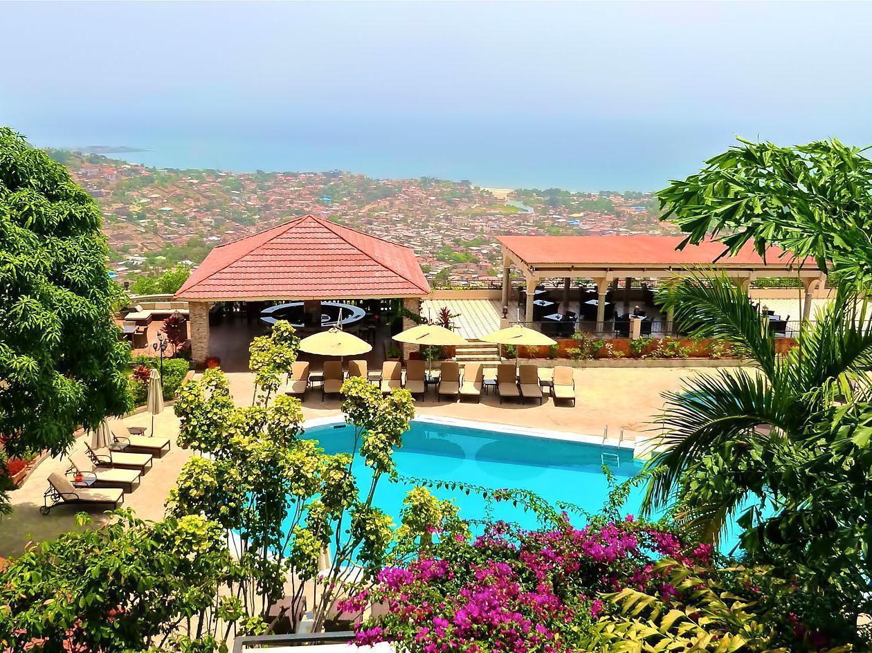 The Country Lodge Hotel Freetown Bagian luar foto