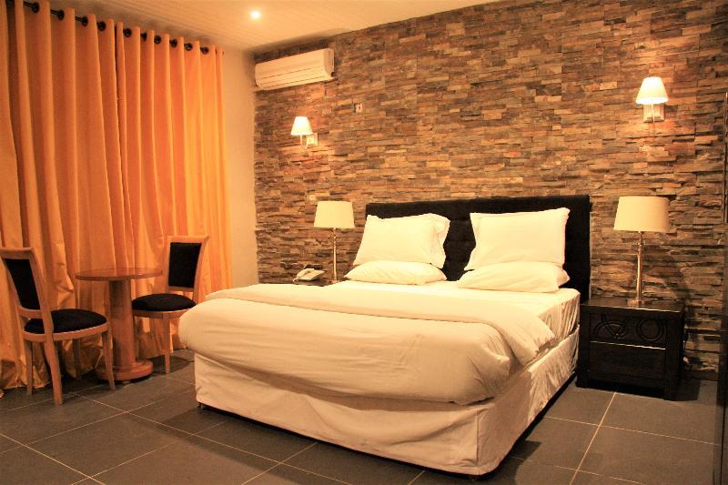 The Country Lodge Hotel Freetown Bagian luar foto