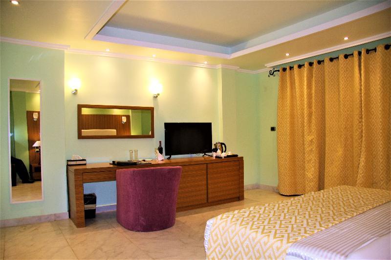 The Country Lodge Hotel Freetown Bagian luar foto