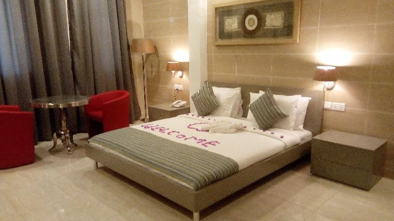 The Country Lodge Hotel Freetown Bagian luar foto