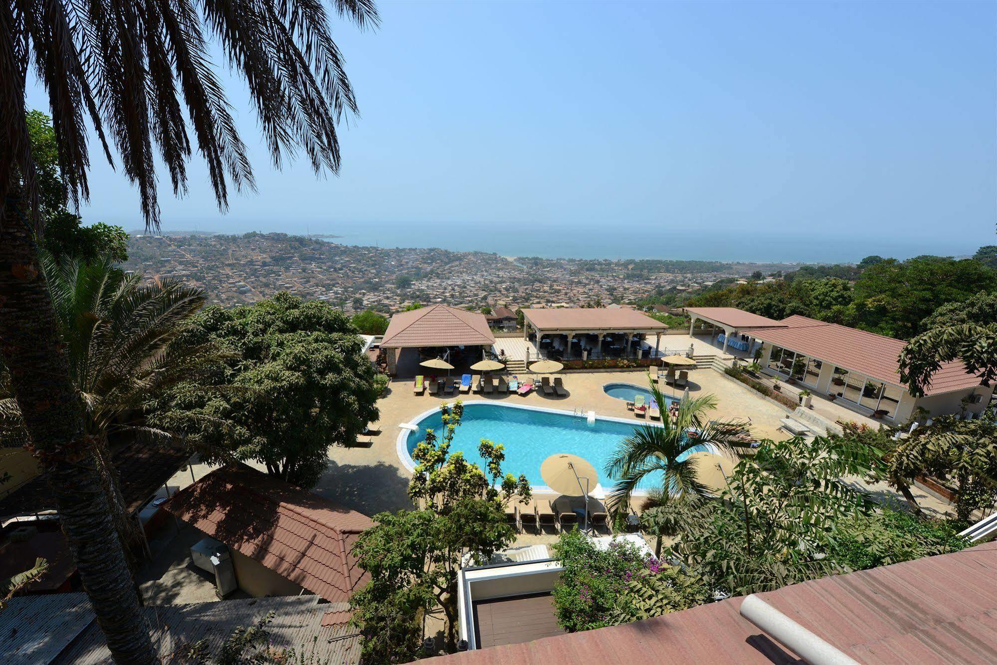 The Country Lodge Hotel Freetown Bagian luar foto