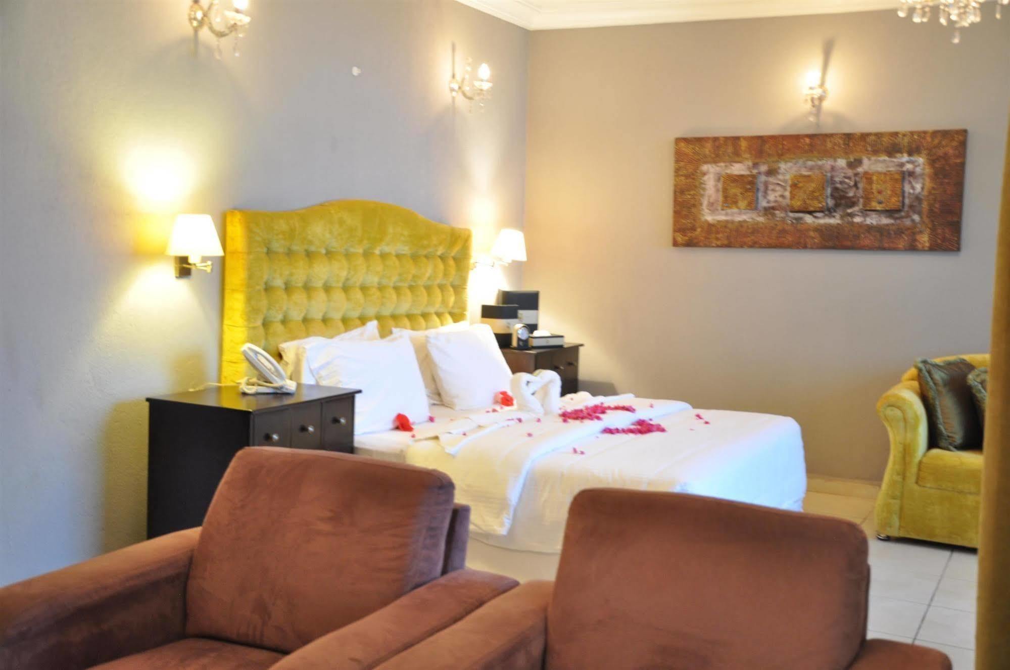 The Country Lodge Hotel Freetown Bagian luar foto