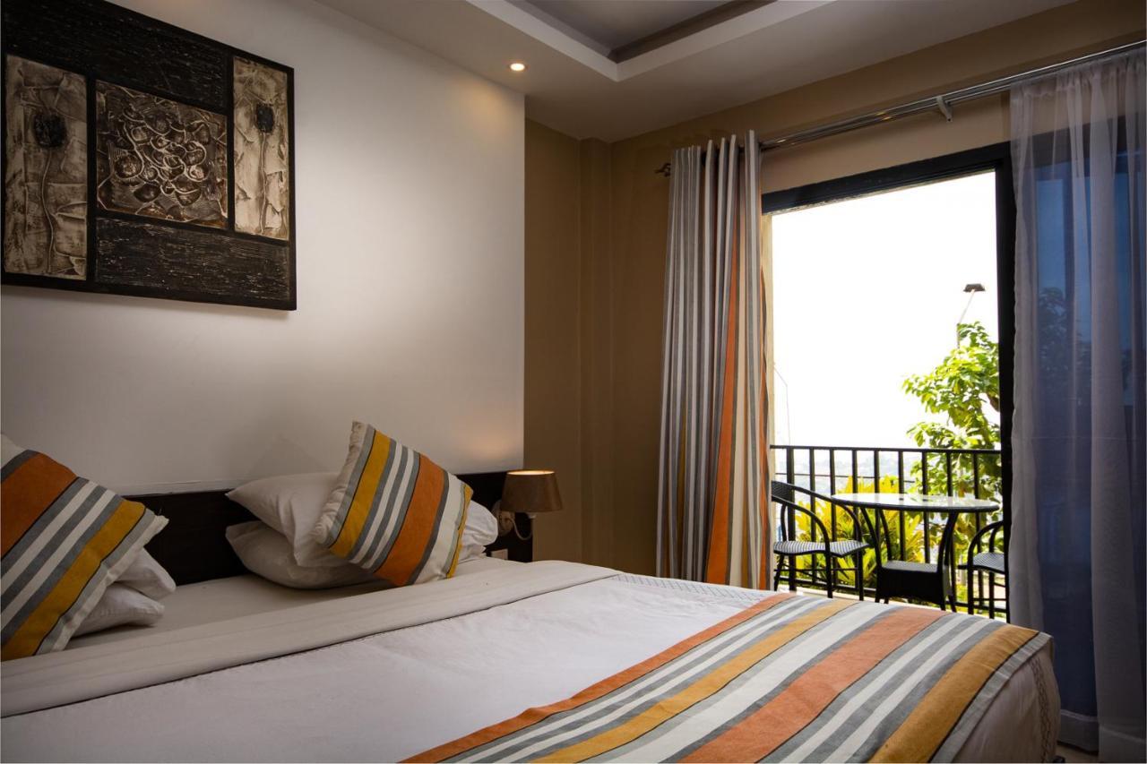 The Country Lodge Hotel Freetown Bagian luar foto
