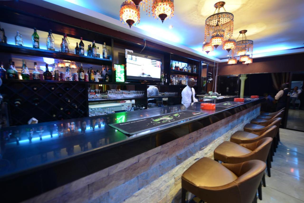 The Country Lodge Hotel Freetown Bagian luar foto